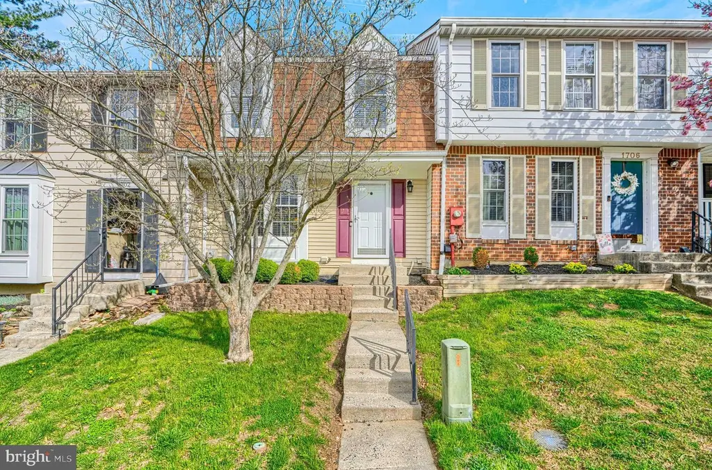 1704 Beechbank Way