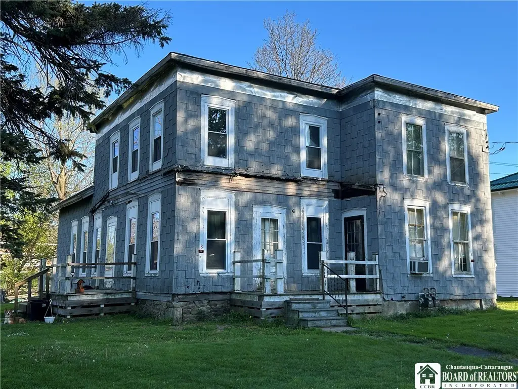 8 Water St