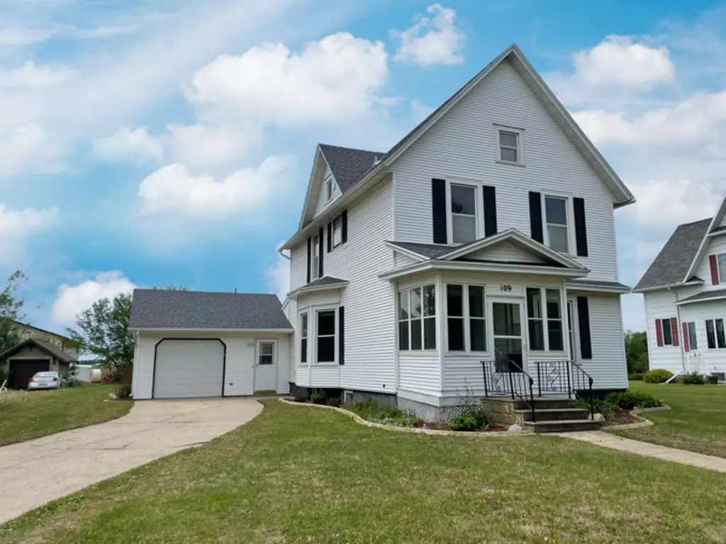 109 White St N