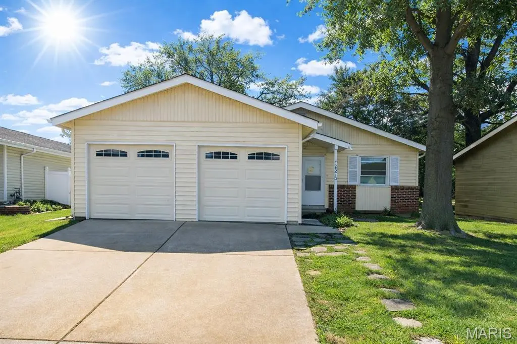 2575 Lindsay Ln