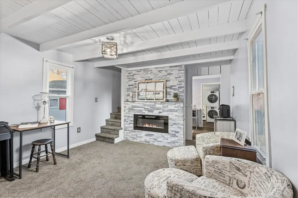 115 6th St