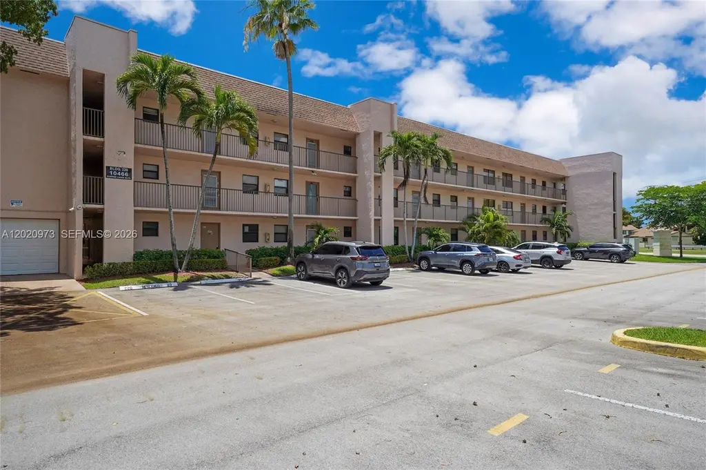 10466 Sunrise Lakes Blvd #107