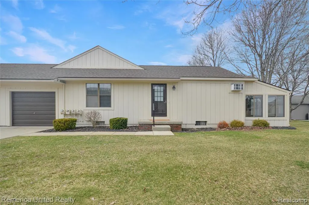 12113 Lexington Dr