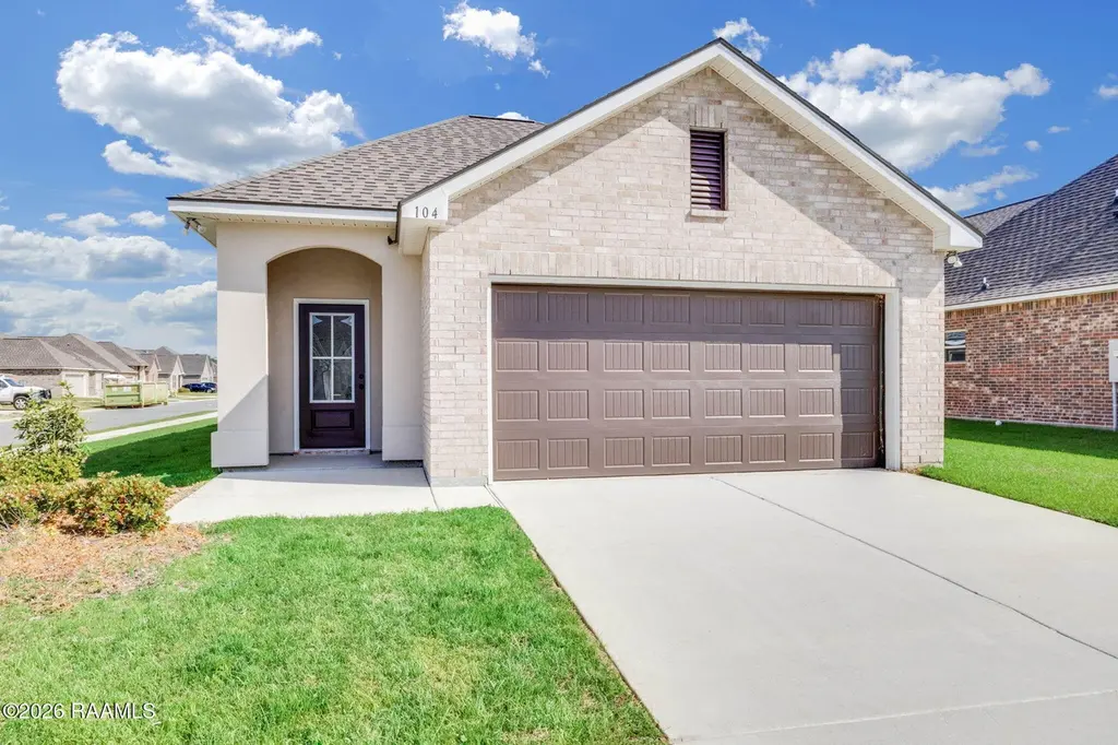 104 Hidden Meadows Dr