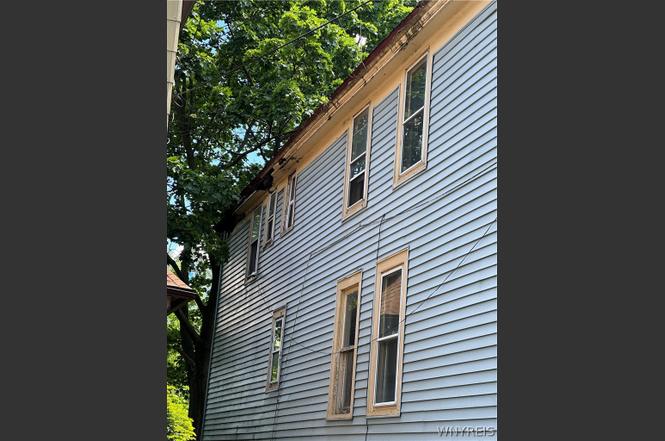 27 Moselle St